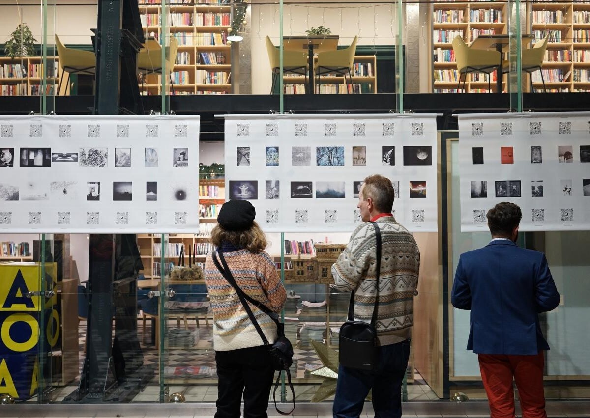 W Stacji Biblioteka w Rudzie Śląskiej odbyło się otwarcie wystawy „Czarne Światło”. Wystawa potrwa do 14 lutego / fot. Bartłomiej Cyrus