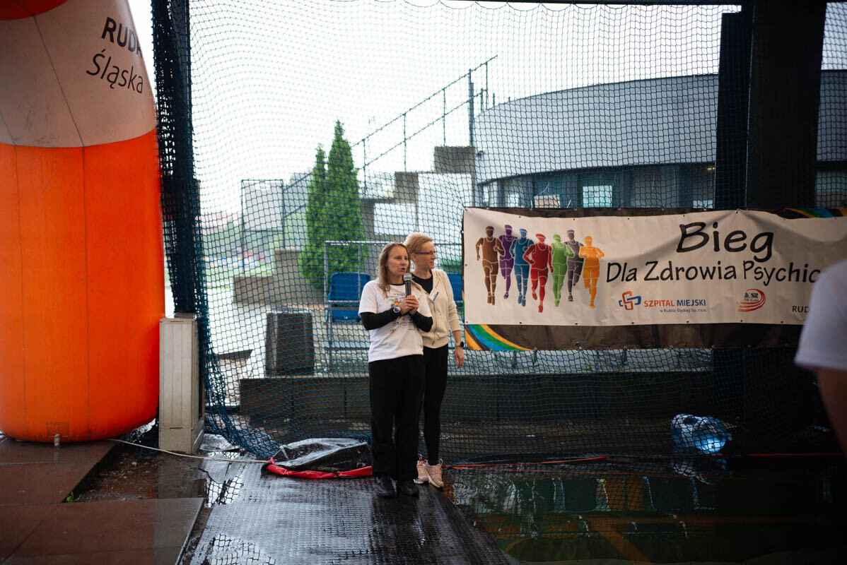 Dzielni uczestnicy zgromadzili się na Burloch Arenie, by wspólnie uczcić Śląskie Obchody Dnia Zdrowia Psychicznego / fot. Natalia Salwiczek