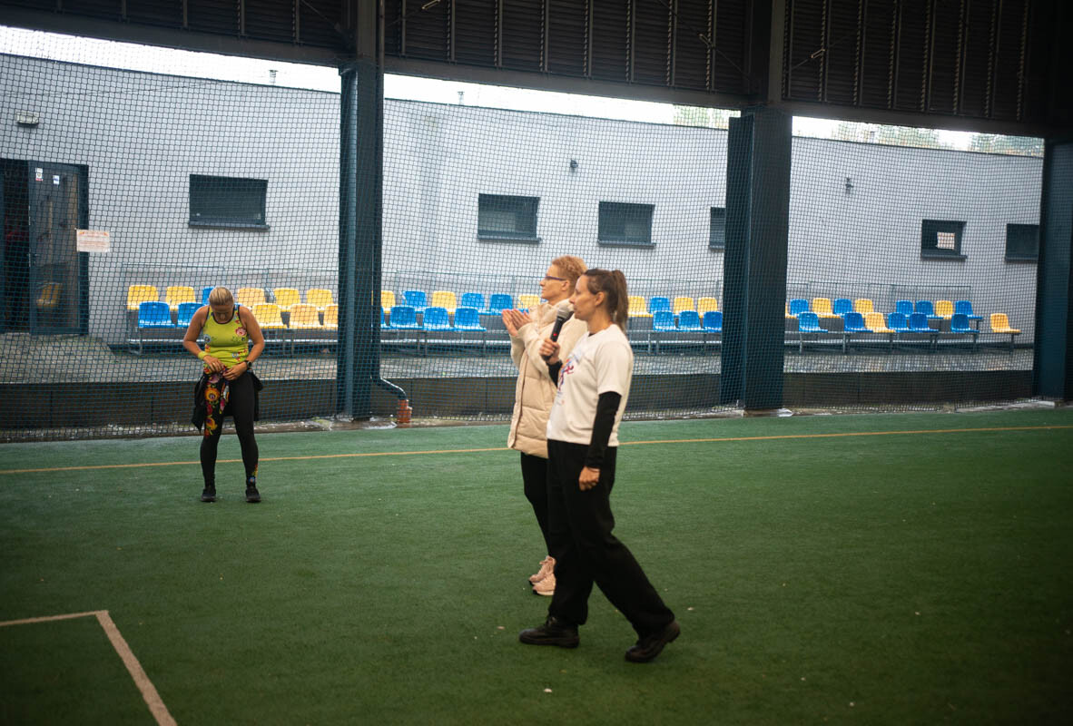 Dzielni uczestnicy zgromadzili się na Burloch Arenie, by wspólnie uczcić Śląskie Obchody Dnia Zdrowia Psychicznego / fot. Natalia Salwiczek