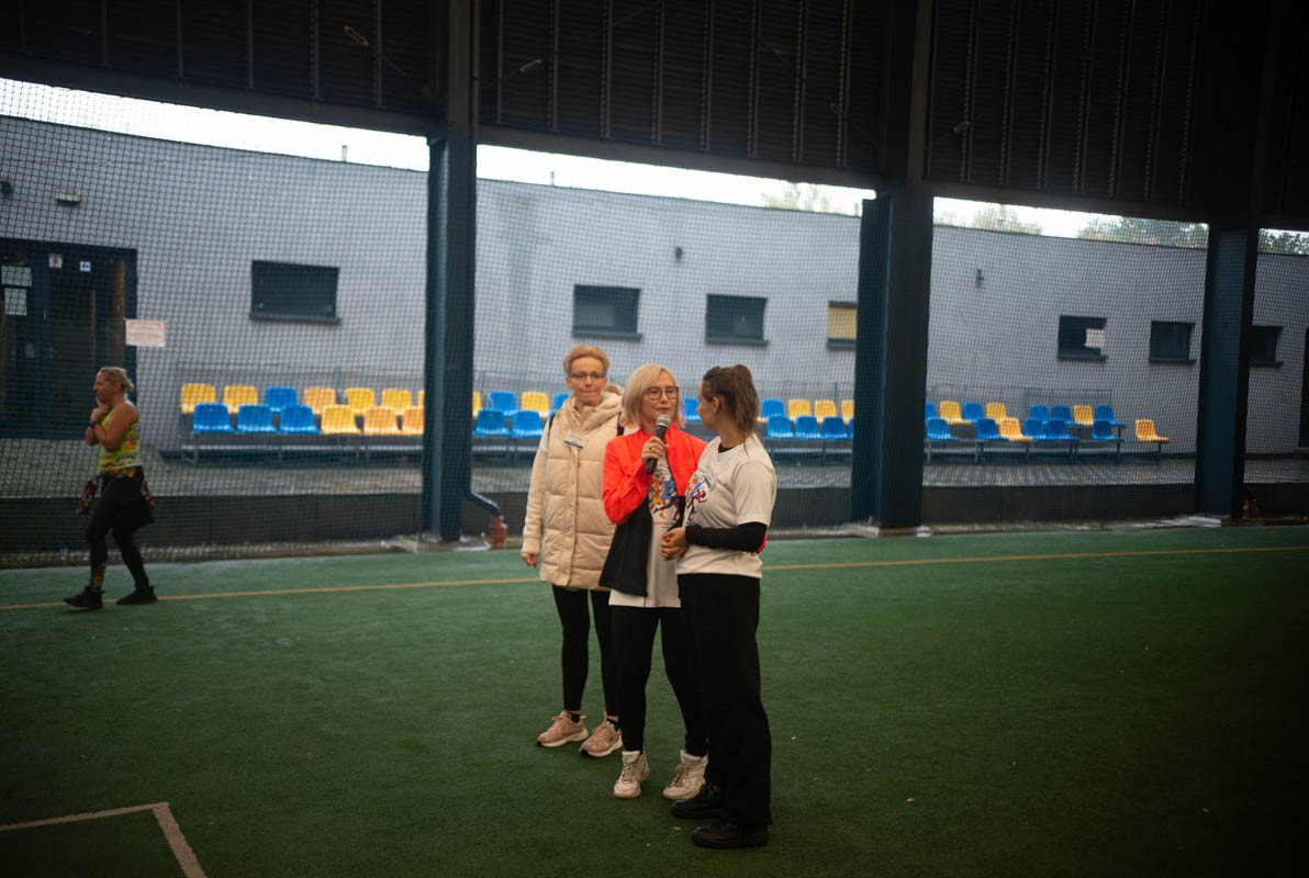 Dzielni uczestnicy zgromadzili się na Burloch Arenie, by wspólnie uczcić Śląskie Obchody Dnia Zdrowia Psychicznego / fot. Natalia Salwiczek