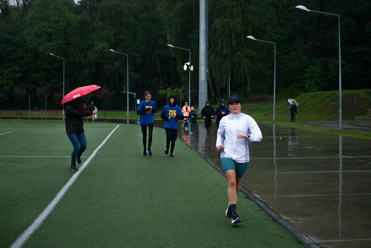 Dzielni uczestnicy zgromadzili się na Burloch Arenie, by wspólnie uczcić Śląskie Obchody Dnia Zdrowia Psychicznego / fot. Natalia Salwiczek