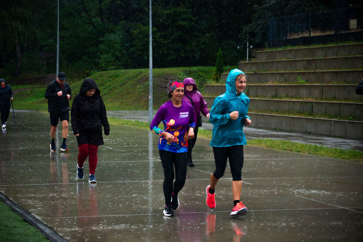 Dzielni uczestnicy zgromadzili się na Burloch Arenie, by wspólnie uczcić Śląskie Obchody Dnia Zdrowia Psychicznego / fot. Natalia Salwiczek