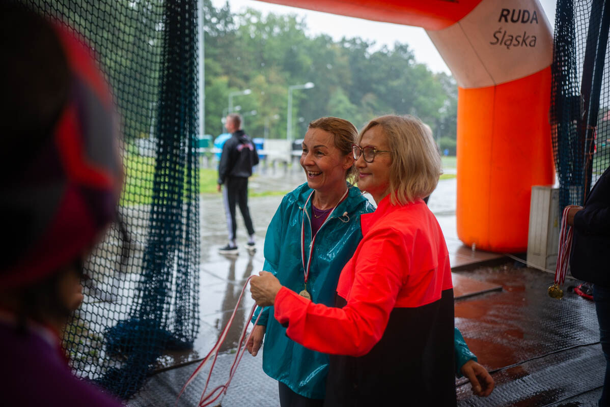 Dzielni uczestnicy zgromadzili się na Burloch Arenie, by wspólnie uczcić Śląskie Obchody Dnia Zdrowia Psychicznego / fot. Natalia Salwiczek
