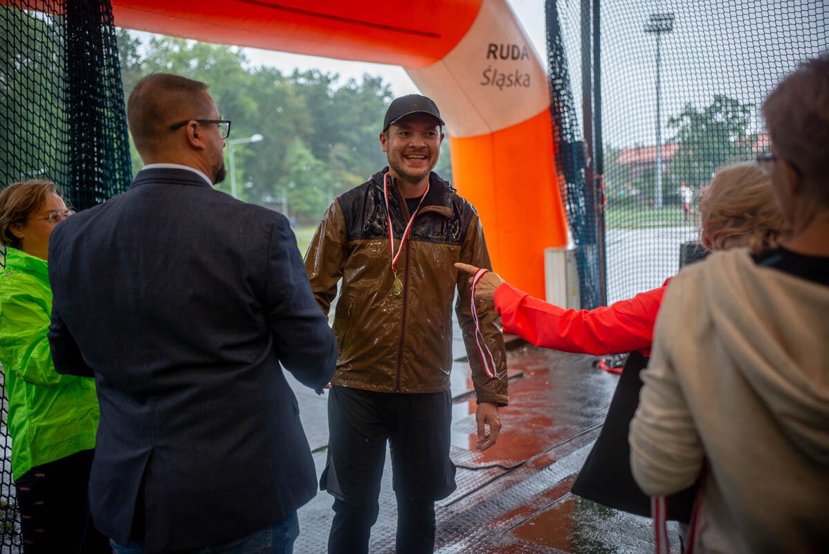 Dzielni uczestnicy zgromadzili się na Burloch Arenie, by wspólnie uczcić Śląskie Obchody Dnia Zdrowia Psychicznego / fot. Natalia Salwiczek