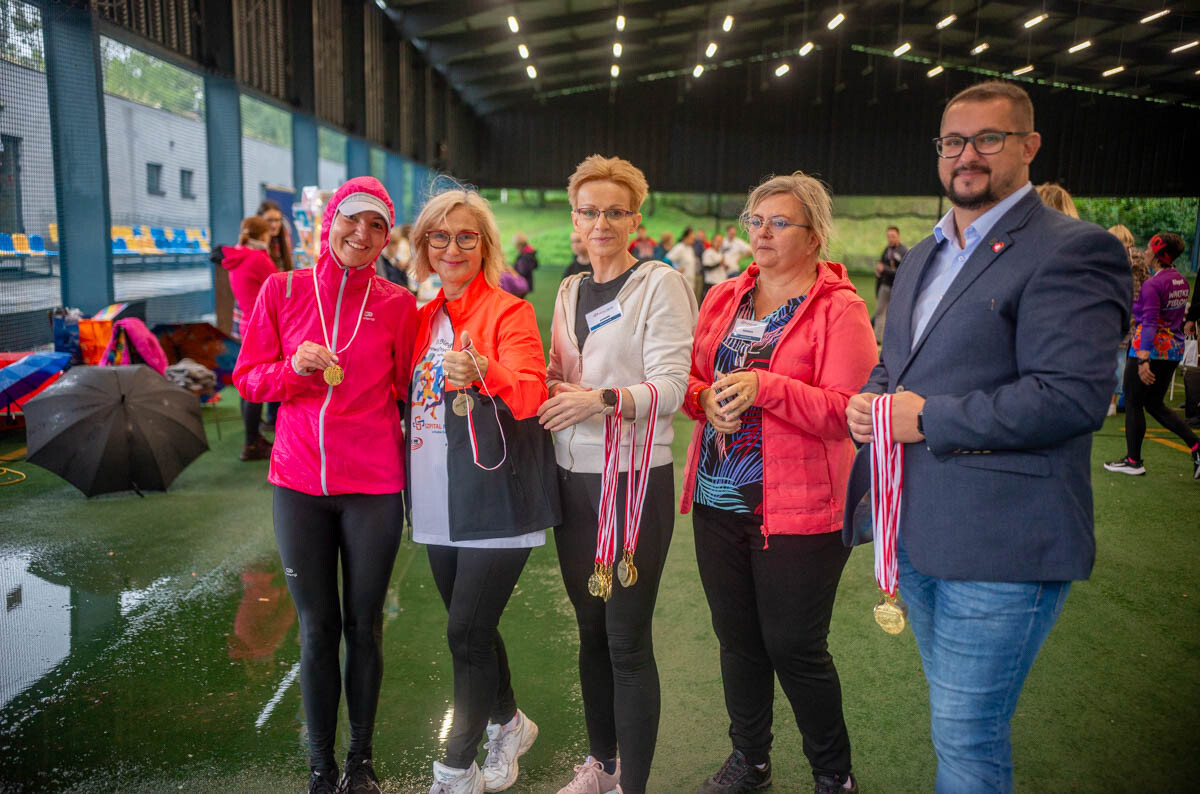 Dzielni uczestnicy zgromadzili się na Burloch Arenie, by wspólnie uczcić Śląskie Obchody Dnia Zdrowia Psychicznego / fot. Natalia Salwiczek