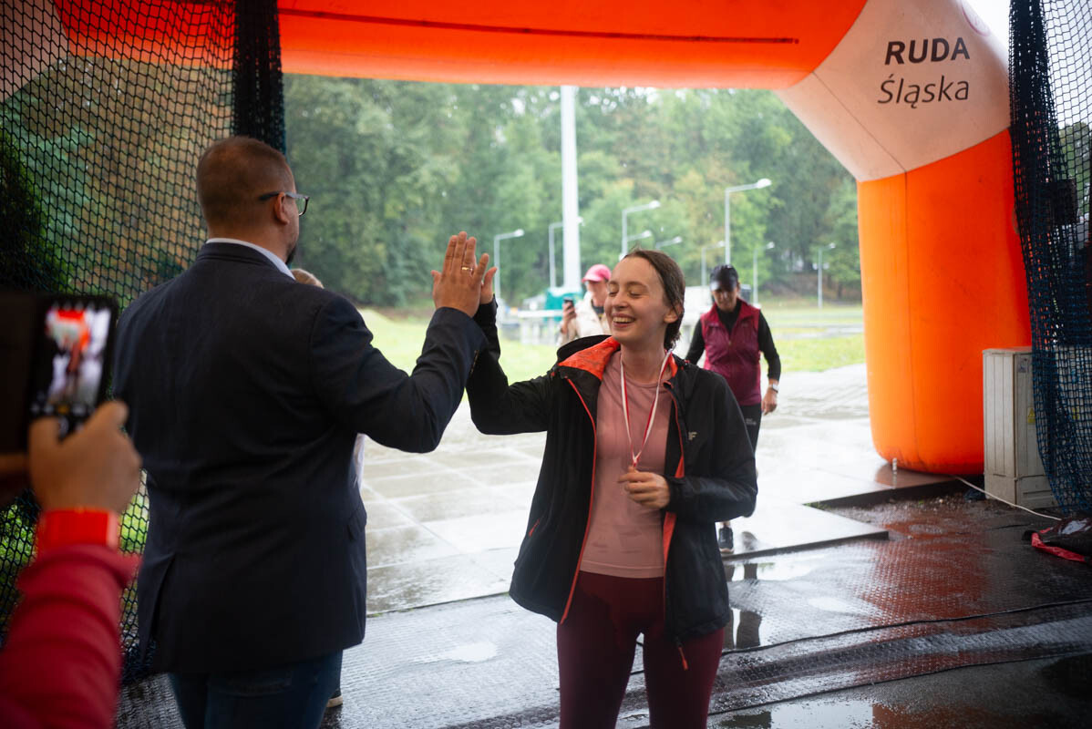 Dzielni uczestnicy zgromadzili się na Burloch Arenie, by wspólnie uczcić Śląskie Obchody Dnia Zdrowia Psychicznego / fot. Natalia Salwiczek