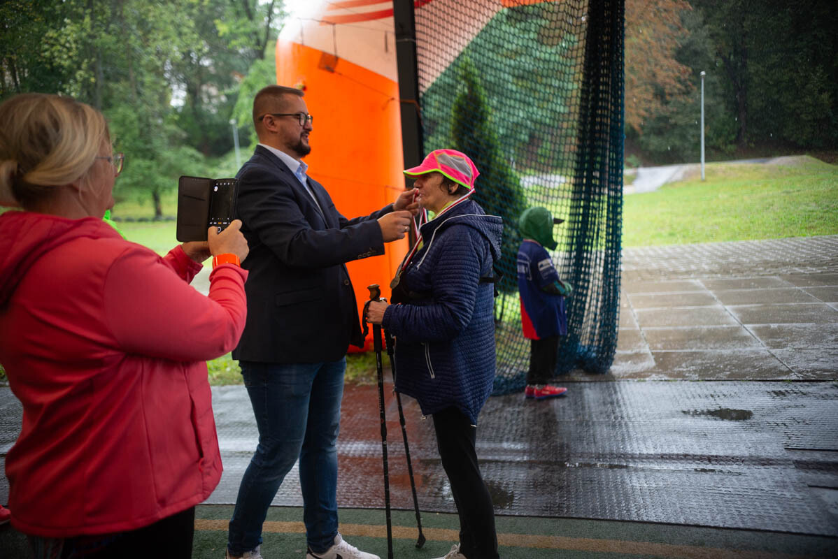 Dzielni uczestnicy zgromadzili się na Burloch Arenie, by wspólnie uczcić Śląskie Obchody Dnia Zdrowia Psychicznego / fot. Natalia Salwiczek