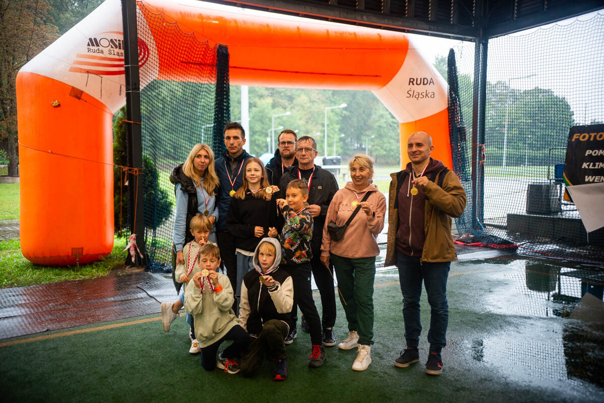 Dzielni uczestnicy zgromadzili się na Burloch Arenie, by wspólnie uczcić Śląskie Obchody Dnia Zdrowia Psychicznego / fot. Natalia Salwiczek