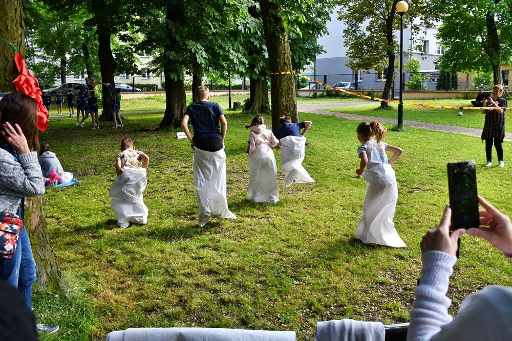 We wtorek, 30 maja w ramach obchodów Metropolitalnego Święta Rodziny pod hasłem "Rodzina – forum dialogu", w ogrodach Śląskiego Teatru Impresaryjnego odbył się XIII Festyn Rodzin Zastępczych.

fot. Jacek Knapik
