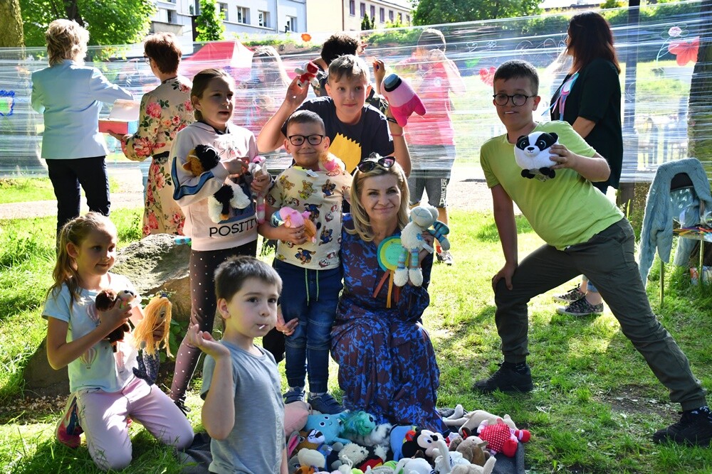 We wtorek, 30 maja w ramach obchodów Metropolitalnego Święta Rodziny pod hasłem "Rodzina – forum dialogu", w ogrodach Śląskiego Teatru Impresaryjnego odbył się XIII Festyn Rodzin Zastępczych.

fot. Jacek Knapik