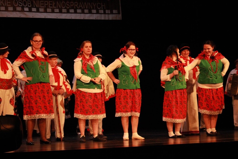 Wyjątkowe spektakle teatralne można było podziwiać dzisiaj na scenie Miejskiego Centrum Kultury im. H.Bisty. Niepełnosprawni artyści zaprezentowali swój talent podczas XIV Spotkań Aktorskich Osób Niepełnosprawnych, które każdego roku organizuje Ośrodek dla Osób Niepełnosprawnych Najświętsze Serce Jezusa.