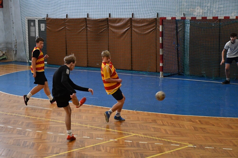 XVI Mistrzostwa Zespołu Szkół nr 6 w piłce nożnej halowej. / fot. Jacek Knapik