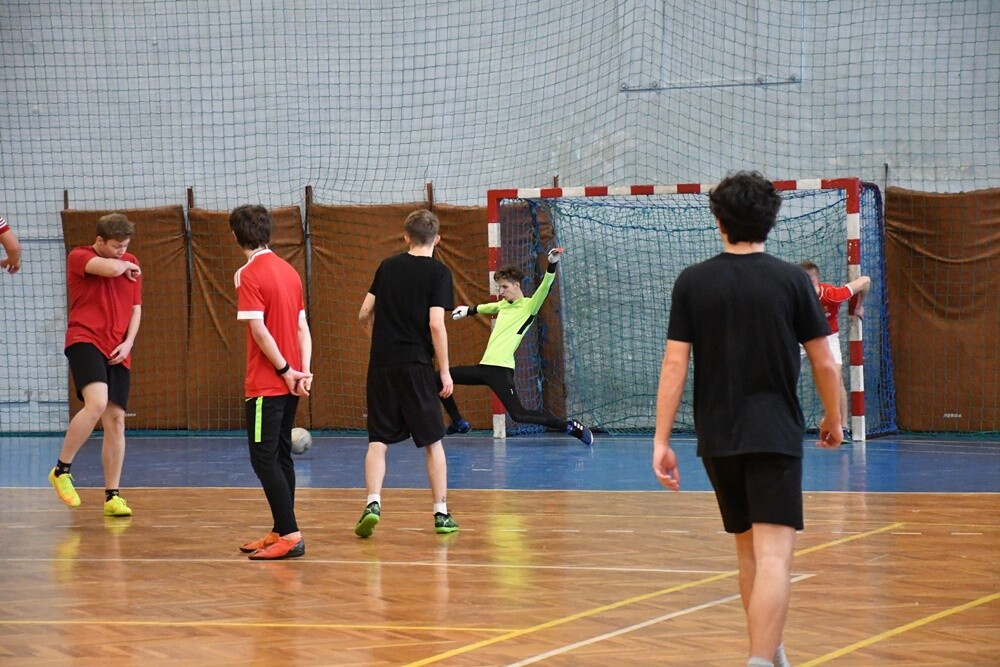 XVI Mistrzostwa Zespołu Szkół nr 6 w piłce nożnej halowej. / fot. Jacek Knapik