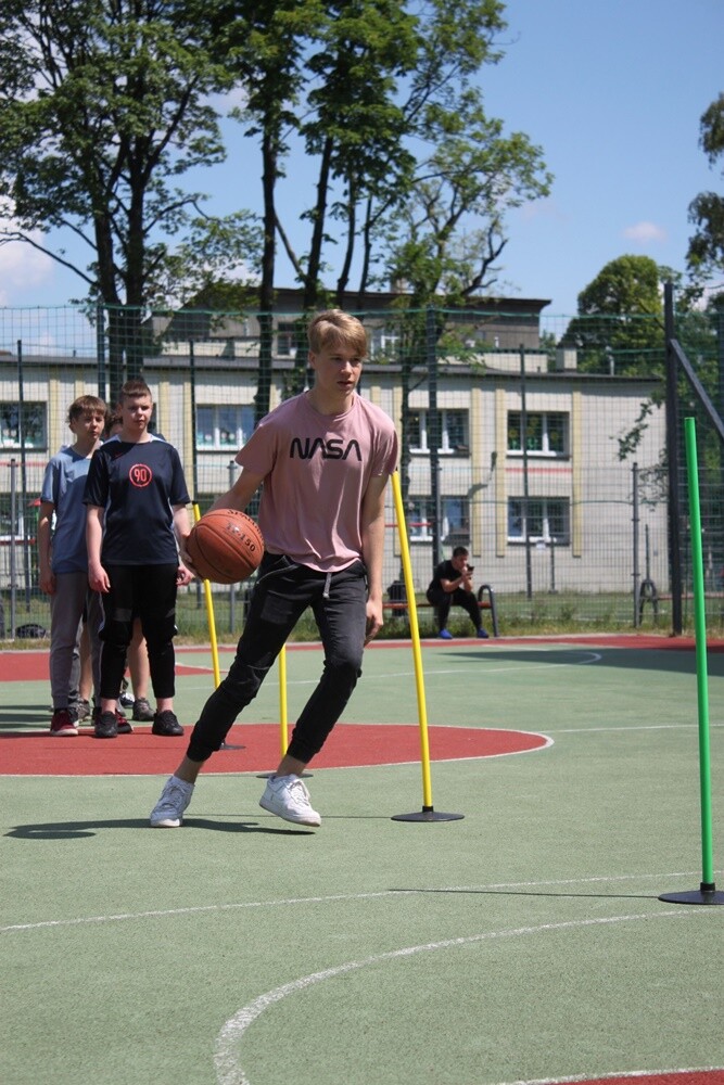 1 czerwca społeczność Kopernika zorganizowała XVII Szkolny Rajd Pieszy, który ze względu na ten szczególny dzień odbył się pod hasłem: "Wszystkie dzieci nasze są".

fot. ZS nr 6