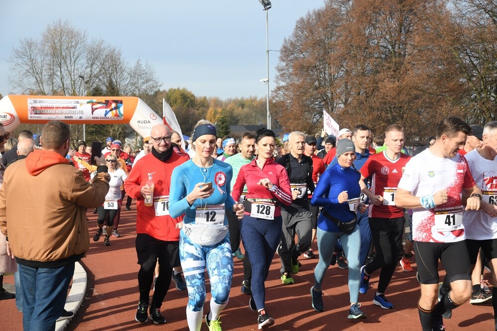 W lasach halembskich rudzianie świętowali 11 listopada na sportowo. Zostały tam zorganizowane XXIX Biegi Niepodległości. 

fot. Jacek Knapik