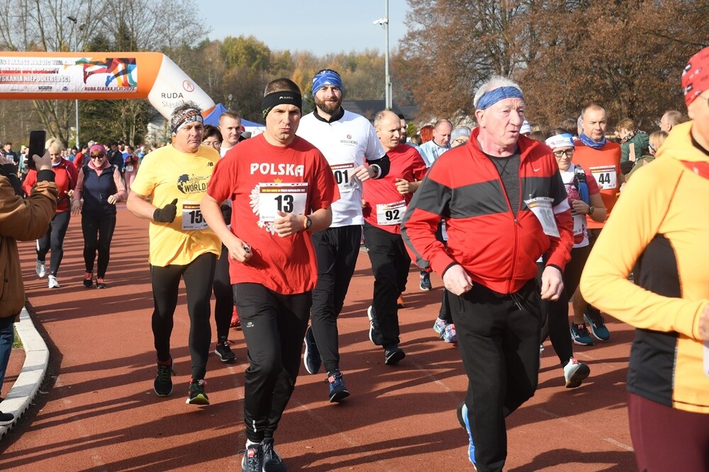 W lasach halembskich rudzianie świętowali 11 listopada na sportowo. Zostały tam zorganizowane XXIX Biegi Niepodległości. 

fot. Jacek Knapik