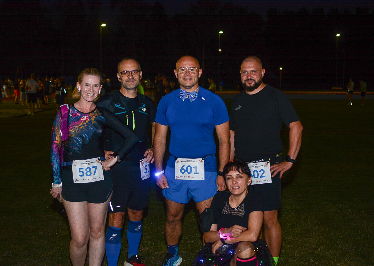Kolejna odsłona Rudzkiego Półmaratonu Industrialnego za nami. Kilkuset zawodników ruszyło na nocną trasę ulicami naszego miasta, by zmierzyć się z połową królewskiego dystansu. Mamy zdjęcia!