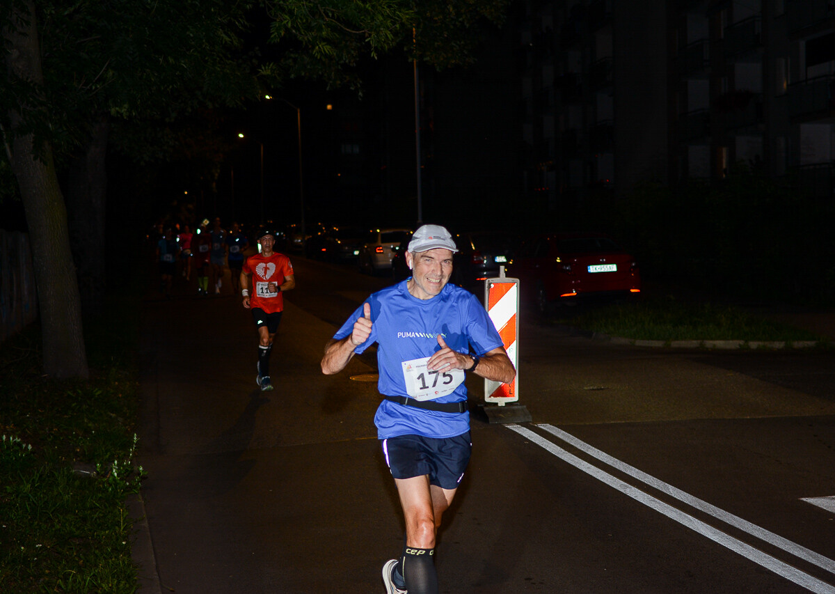 Kolejna odsłona Rudzkiego Półmaratonu Industrialnego za nami. Kilkuset zawodników ruszyło na nocną trasę ulicami naszego miasta, by zmierzyć się z połową królewskiego dystansu. Mamy zdjęcia!