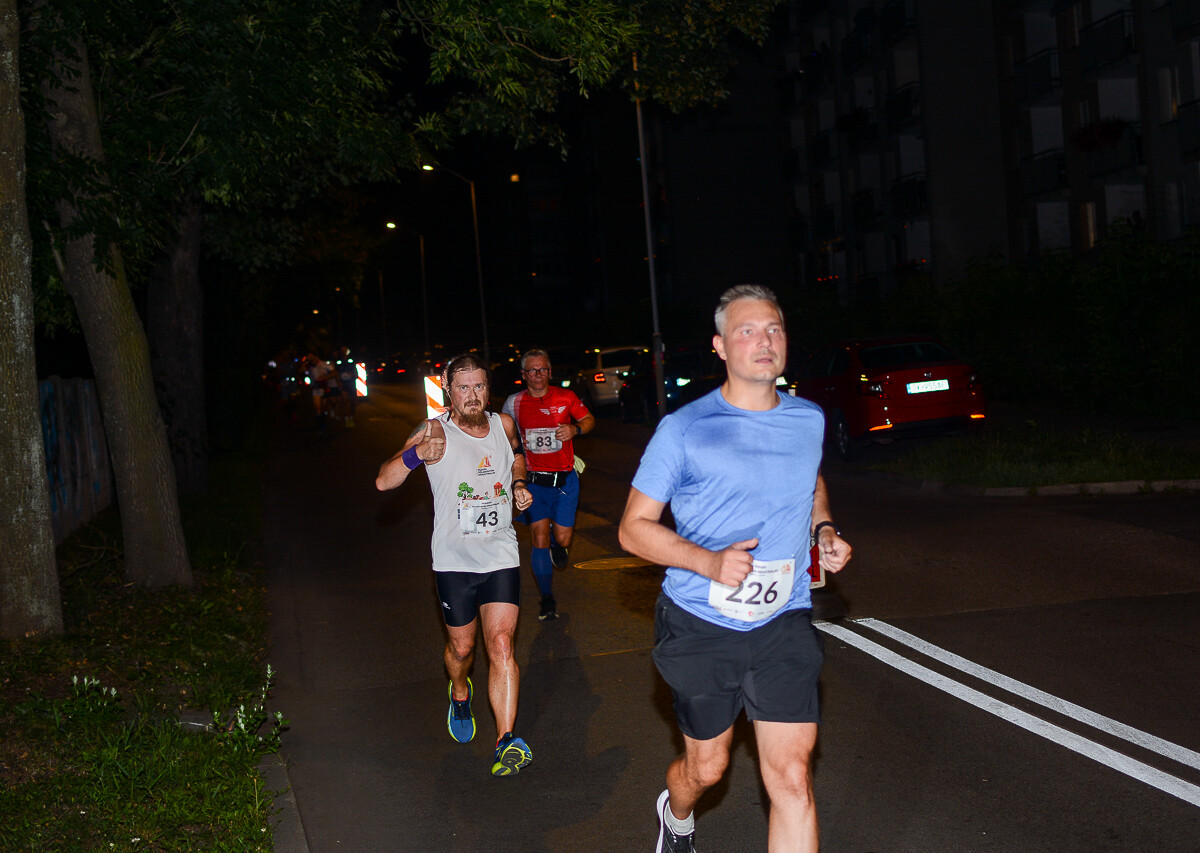 Kolejna odsłona Rudzkiego Półmaratonu Industrialnego za nami. Kilkuset zawodników ruszyło na nocną trasę ulicami naszego miasta, by zmierzyć się z połową królewskiego dystansu. Mamy zdjęcia!