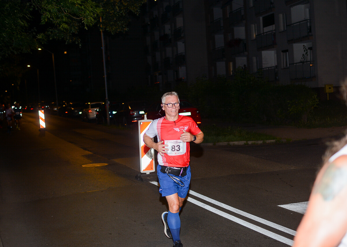 Kolejna odsłona Rudzkiego Półmaratonu Industrialnego za nami. Kilkuset zawodników ruszyło na nocną trasę ulicami naszego miasta, by zmierzyć się z połową królewskiego dystansu. Mamy zdjęcia!