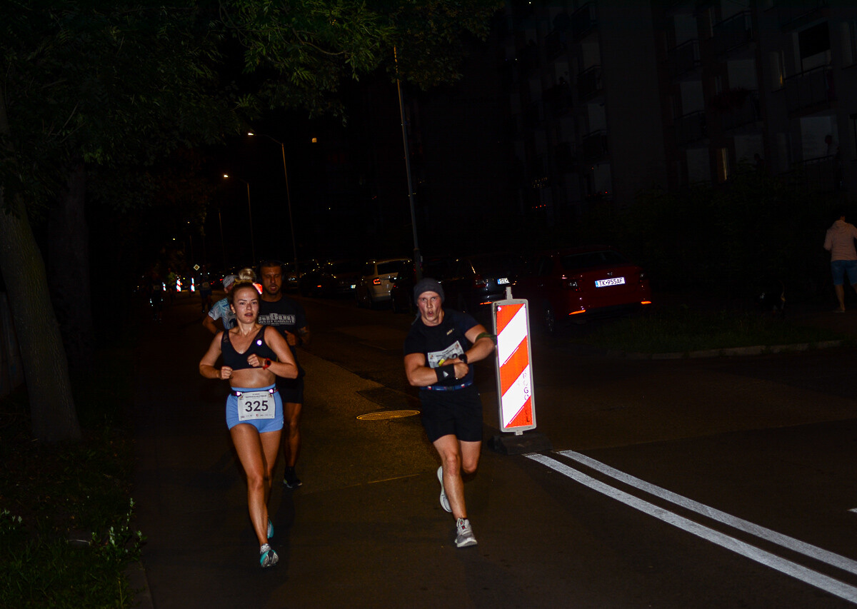 Kolejna odsłona Rudzkiego Półmaratonu Industrialnego za nami. Kilkuset zawodników ruszyło na nocną trasę ulicami naszego miasta, by zmierzyć się z połową królewskiego dystansu. Mamy zdjęcia!