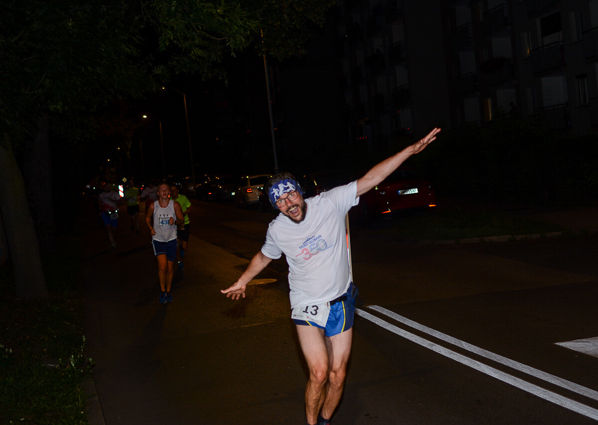 Kolejna odsłona Rudzkiego Półmaratonu Industrialnego za nami. Kilkuset zawodników ruszyło na nocną trasę ulicami naszego miasta, by zmierzyć się z połową królewskiego dystansu. Mamy zdjęcia!