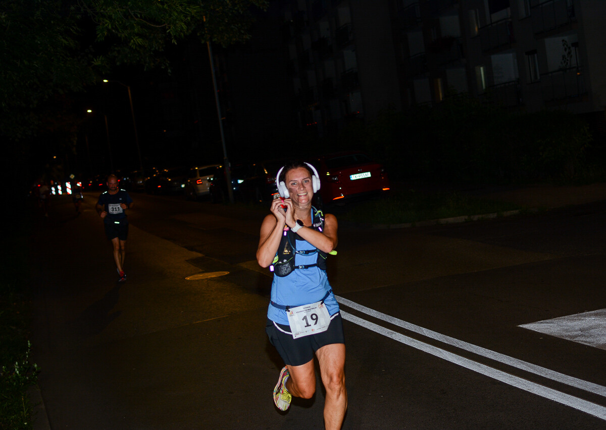 Kolejna odsłona Rudzkiego Półmaratonu Industrialnego za nami. Kilkuset zawodników ruszyło na nocną trasę ulicami naszego miasta, by zmierzyć się z połową królewskiego dystansu. Mamy zdjęcia!