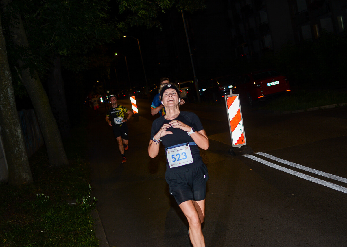 Kolejna odsłona Rudzkiego Półmaratonu Industrialnego za nami. Kilkuset zawodników ruszyło na nocną trasę ulicami naszego miasta, by zmierzyć się z połową królewskiego dystansu. Mamy zdjęcia!