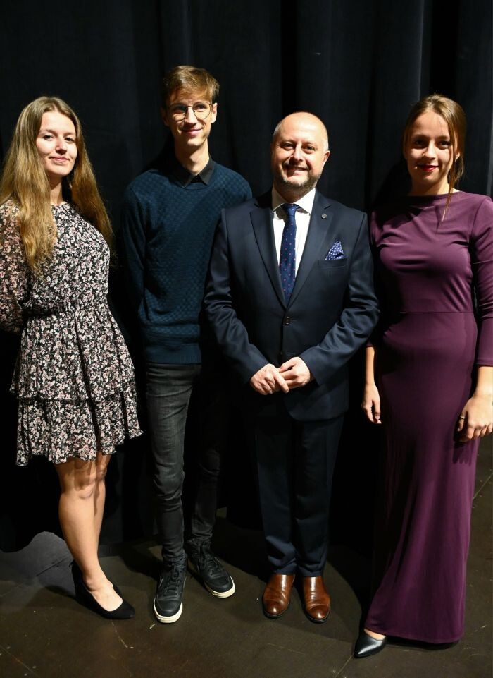 Zaduszki Artystyczne – chwile wzruszeń i zadumy w bielszowickim Domu Kultury/fot. FB Michał Pierończyk