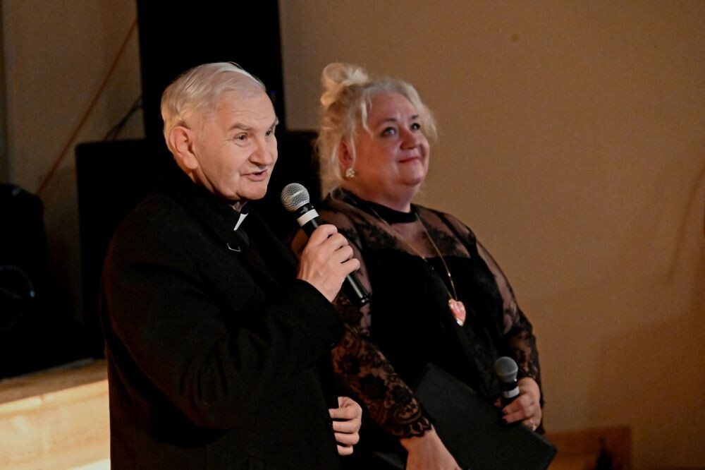 Zaduszki Artystyczne – chwile wzruszeń i zadumy w bielszowickim Domu Kultury/fot. FB Michał Pierończyk