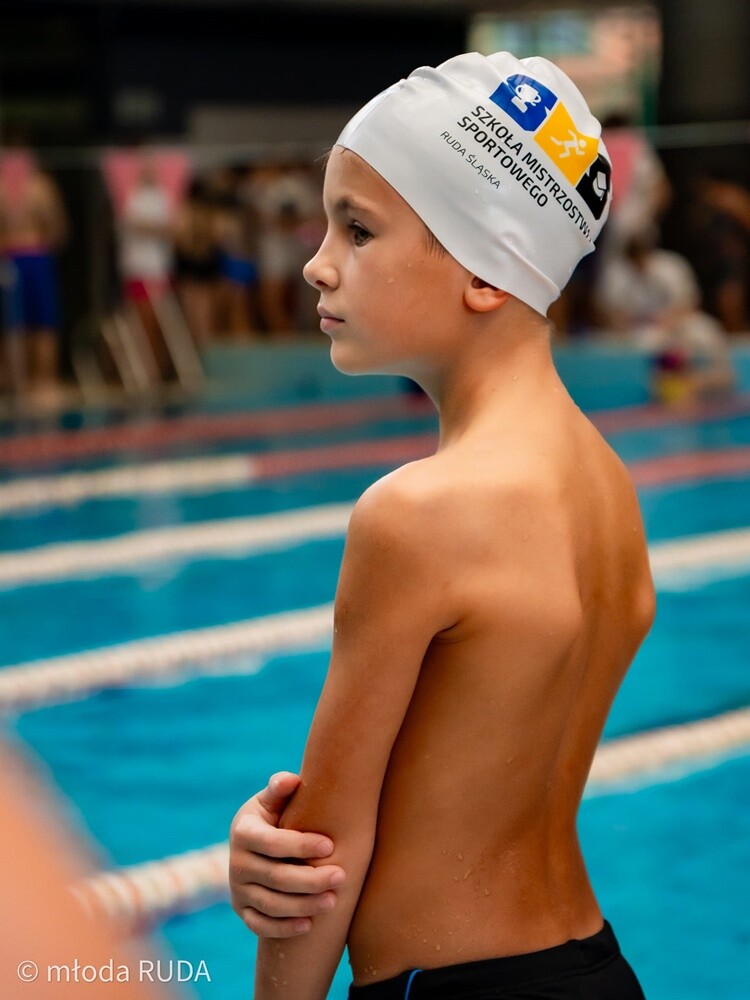 W zawodach zorganizowanych przez UKS Manta Kochłowice wystartowało 180 dzieciaków ze szkółek pływackich z Rudy Śląskiej, Bytomia, Chorzowa i Katowic. / fot. Wojciech Niemiec / Młoda Ruda