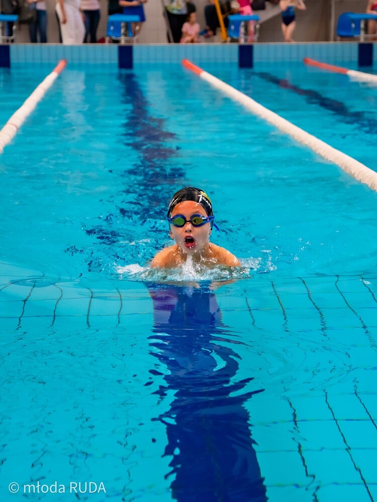 W zawodach zorganizowanych przez UKS Manta Kochłowice wystartowało 180 dzieciaków ze szkółek pływackich z Rudy Śląskiej, Bytomia, Chorzowa i Katowic. / fot. Wojciech Niemiec / Młoda Ruda