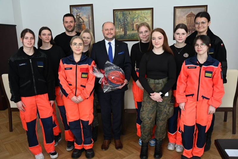 Żeńska drużyna koszykówki z IV LO z sukcesami na szczeblu wojewódzkim!