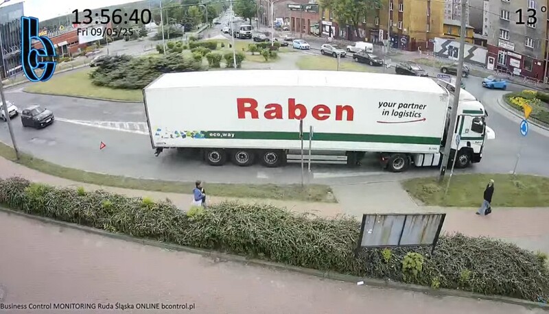 Zepsuty TIR blokuje wjazd na rondo w Wirku. Trwają utrudnienia