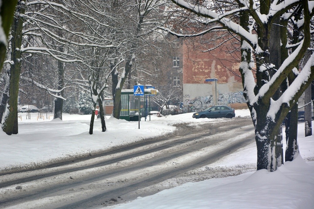 Ostatnie opady śniegu oraz bardzo niskie temperatury spowodowały, że poczuliśmy magię Świąt Bożego Narodzenia. Jak wygląda miasto przysypane śniegiem? Sprawdźcie w naszej galerii!

fot. Jacek Knapik