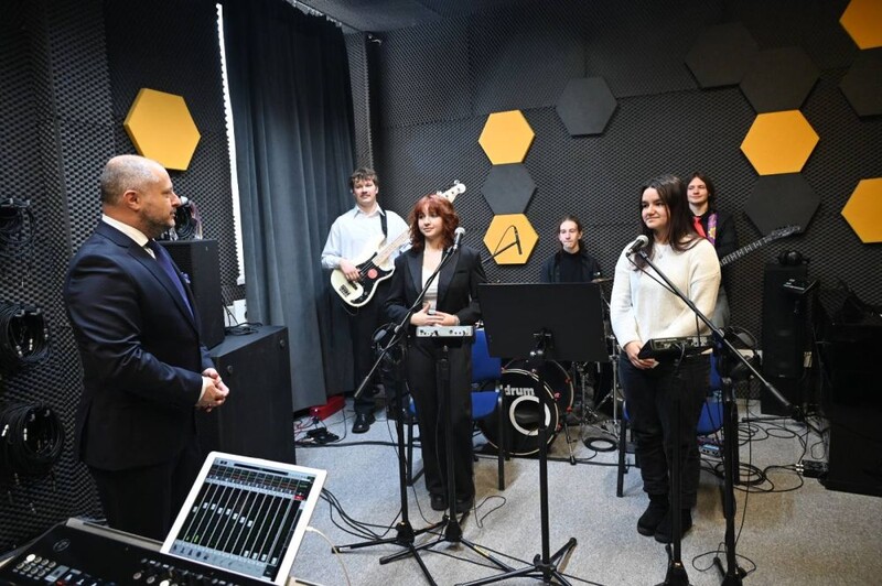 ZS nr 4 z nowym sprzętem i pracownią realizacji nagrań!